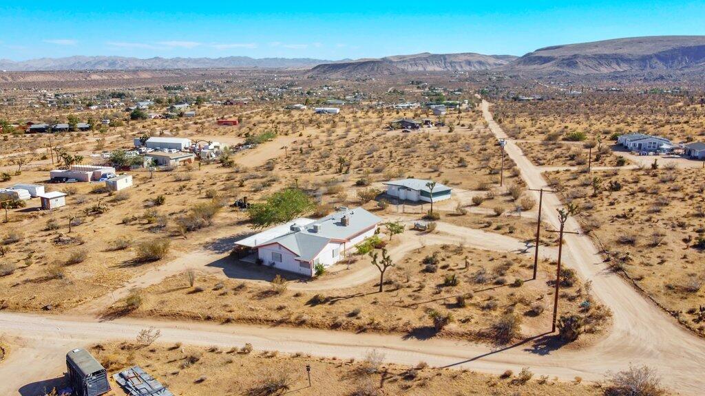 925 Inca Trail Yucca Valley, CA 92284 - Photo 4 of 31 view of city and mountain