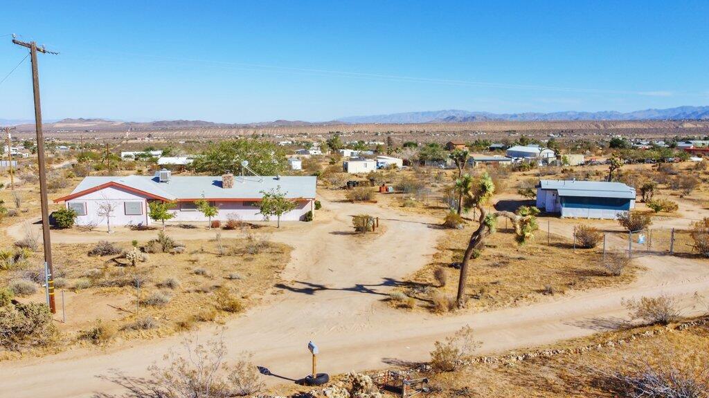 925 Inca Trail Yucca Valley, CA 92284 - Photo 5 of 31 a view of a city