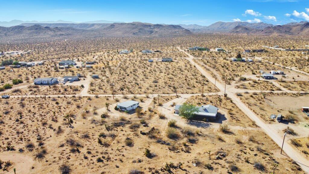 925 Inca Trail Yucca Valley, CA 92284 - Photo 7 of 31 a view of city and mountain
