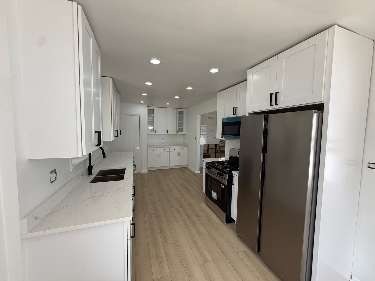 3839 Ridgeland Avenue Berwyn, IL 60402 - Photo 4 of 30