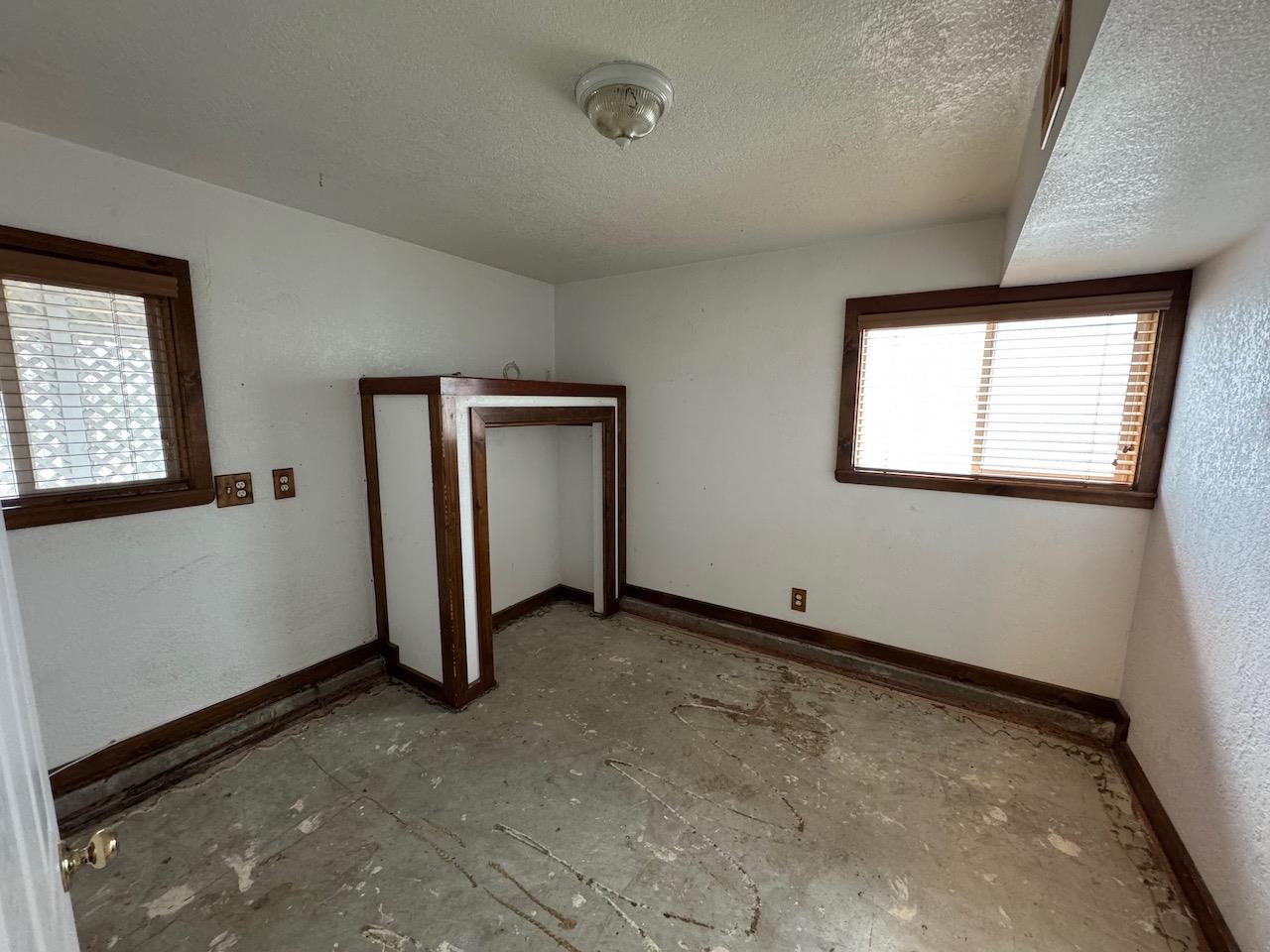14950 Clinton Road Jackson, CA 95642 - Photo 33 of 50 an empty room with windows