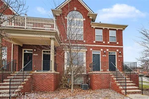 $319,900 | 1582 Devon Lane, Troy, MI 48084