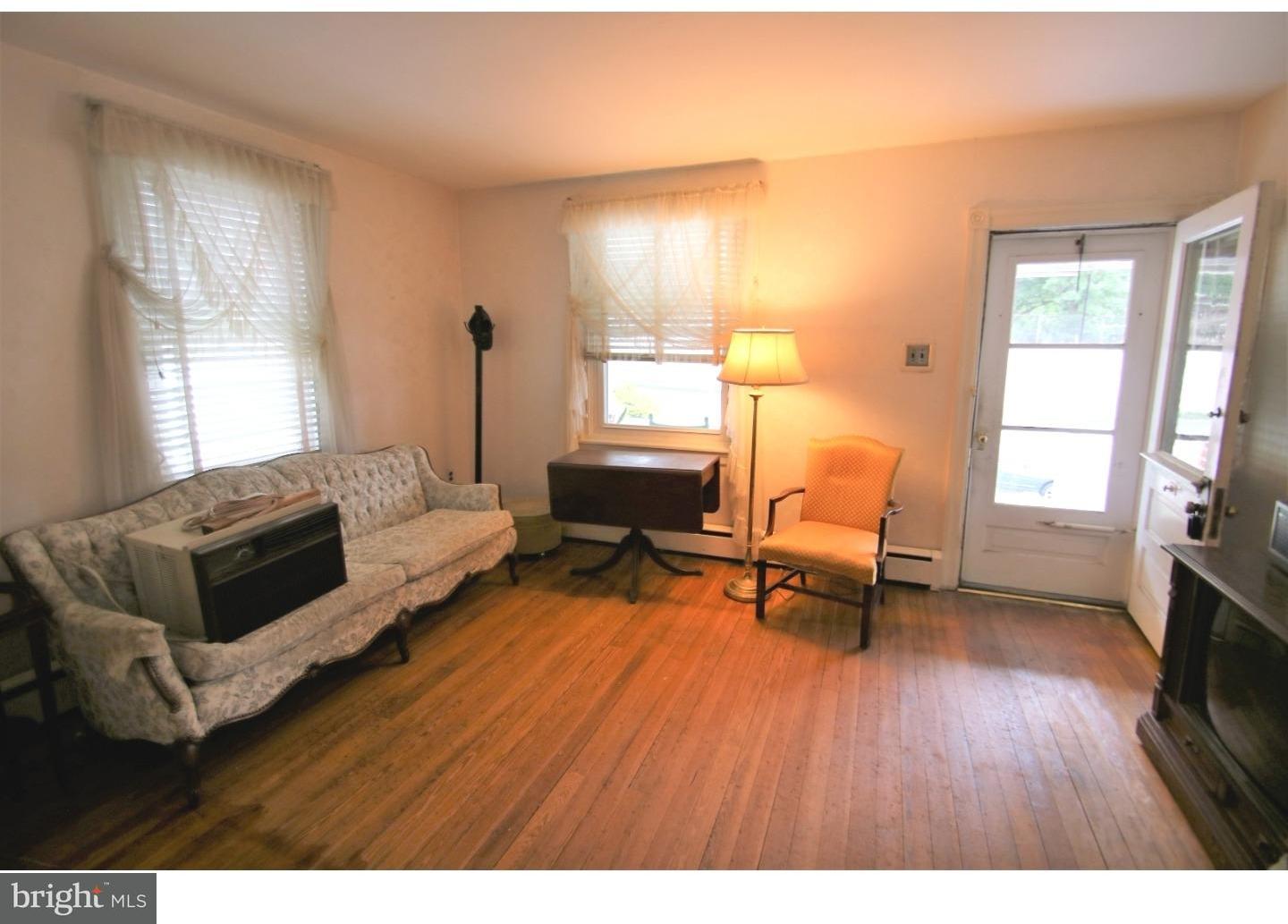 338 Darby Road Havertown, PA 19083 - Photo 6 of 25 Living Room