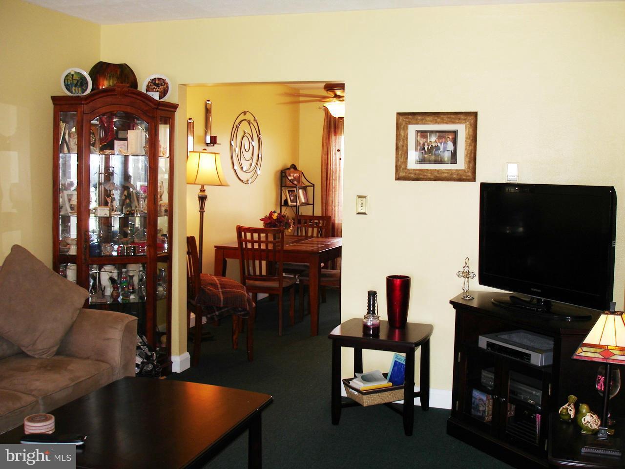 2708 Plainfield Road Dundalk, MD 21222 - Photo 8 of 22 Living Room