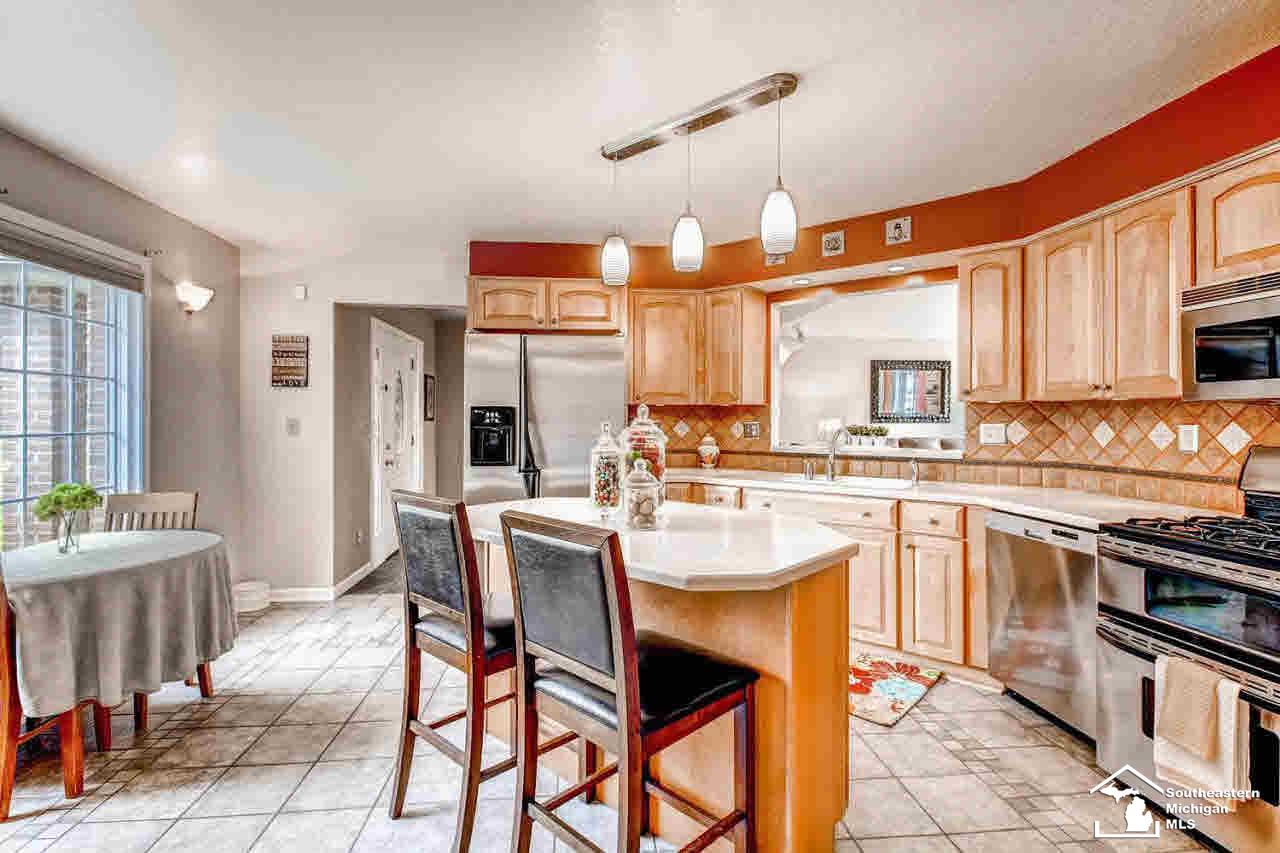 8802 Exeter Carleton, MI 48117 - Photo 9 of 42 21137514-8.JPG