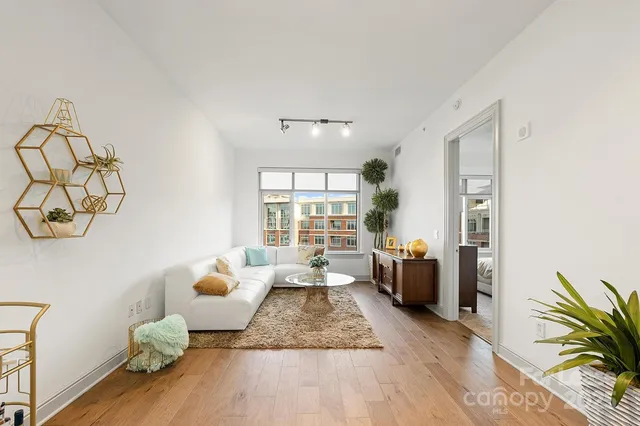 $3,315 | 125 West Tremont Avenue, Unit B2F, Charlotte, NC 28203