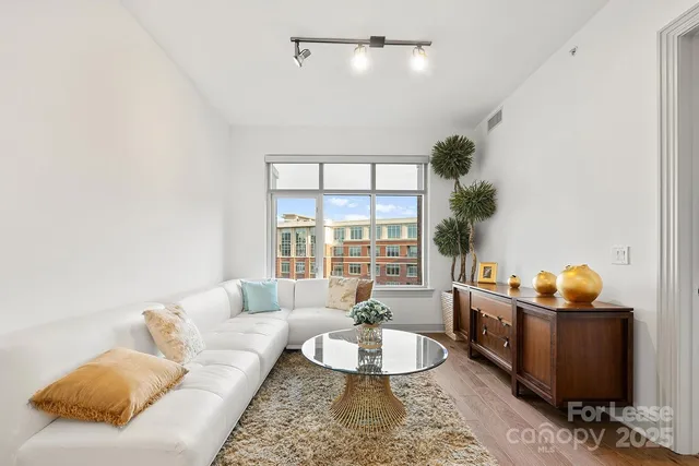 $3,315 | 125 West Tremont Avenue, Unit B2F, Charlotte, NC 28203