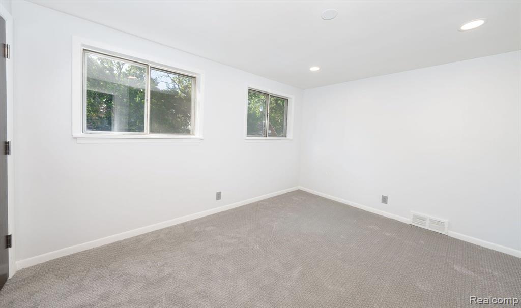 338 Roth Boulevard Clawson, MI 48017 - Photo 22 of 30
