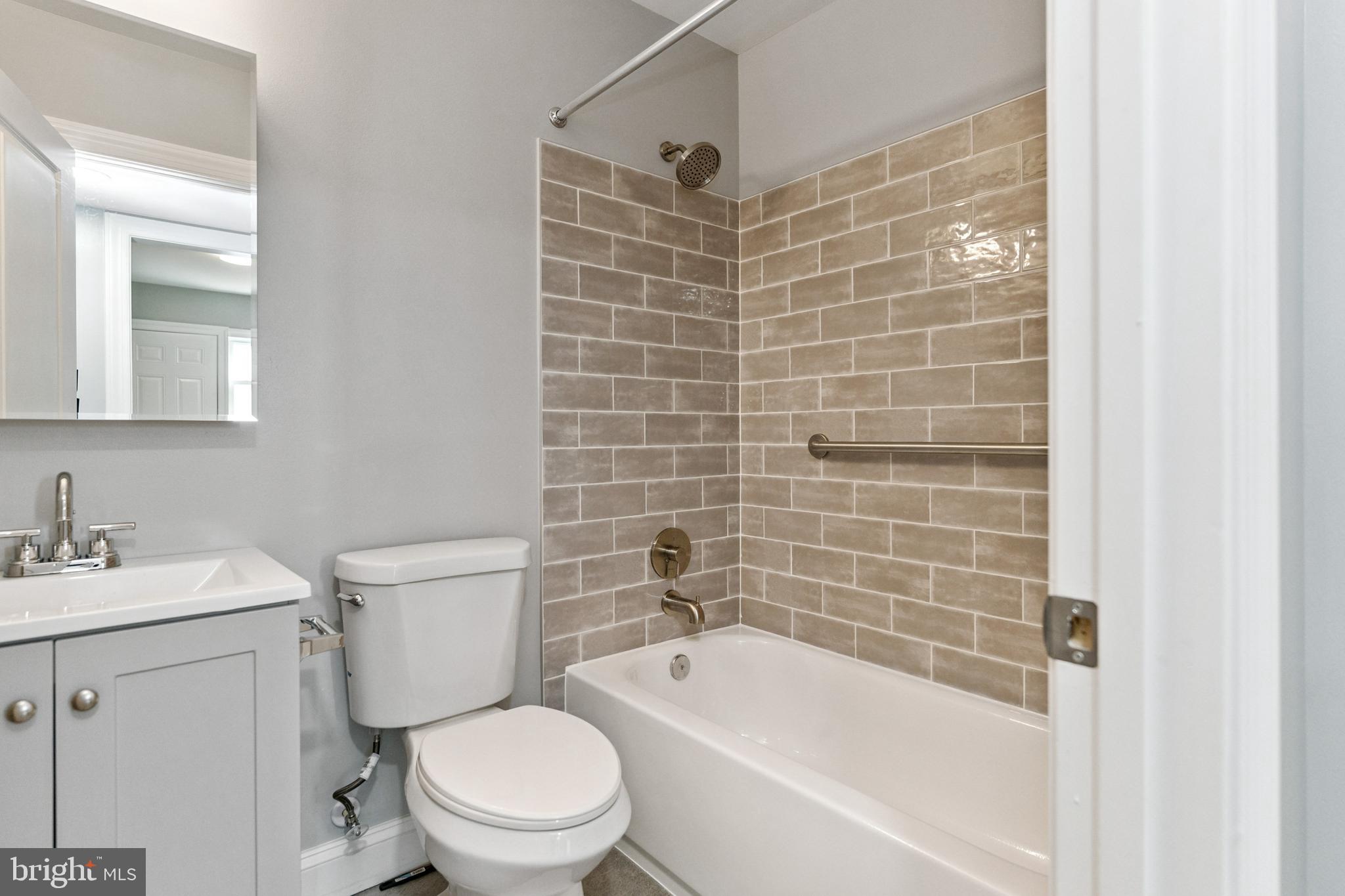 2021 E Street Northeast, Unit 2 Washington, DC 20002 - Photo 7 of 14 a bathroom with a toilet a sink and bathtub