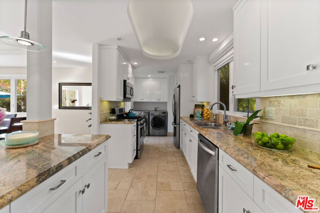 3251 Stewart Avenue Los Angeles, CA 90066 - Photo 7 of 22