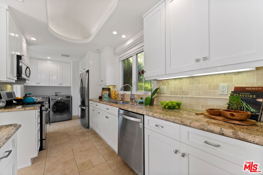 3251 Stewart Avenue Los Angeles, CA 90066 - Photo 8 of 22