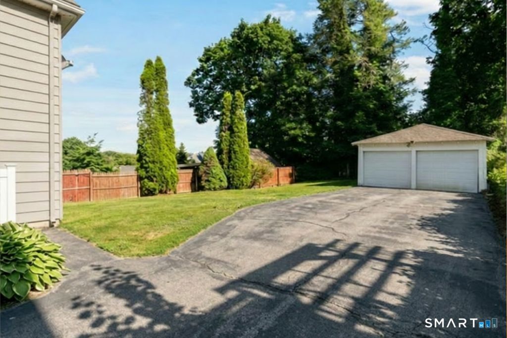 112 Colonial Road Stamford, CT 06906 - Photo 37 of 39