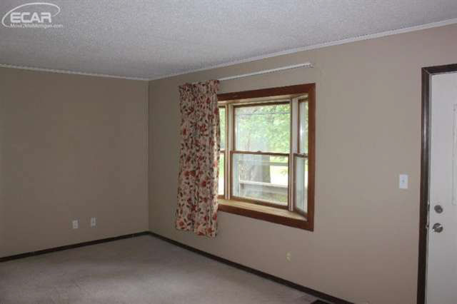 1033 Howe Road Burton, MI 48509 - Photo 9 of 26 20449902-8.JPG
