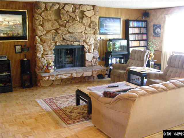 645 Nancy Circle Reno, NV 89503 - Photo 3 of 13 Photo 3