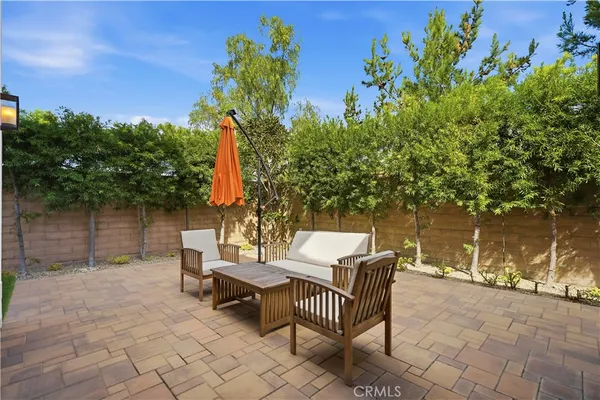 a view of back yard of the house