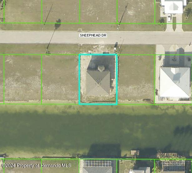 a picture of a lake view