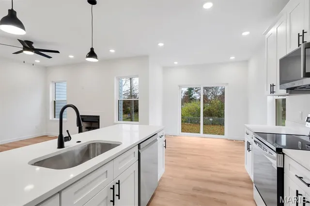 $449,900 | 453 Rosedale Terrace, Ballwin, MO 63021