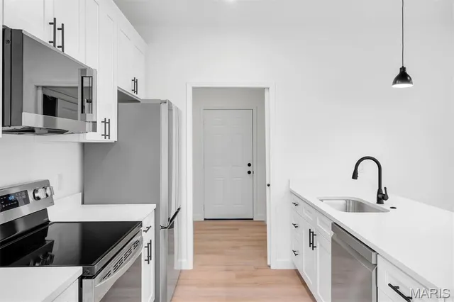 $449,900 | 453 Rosedale Terrace, Ballwin, MO 63021