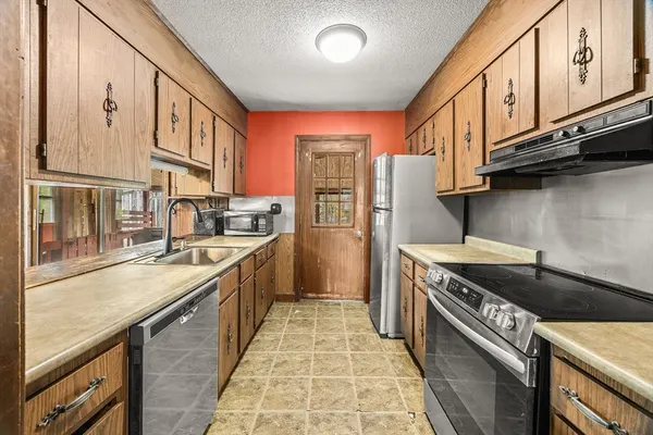 $1,100,000 | 1080 Locust Street, Raynham, MA 02767