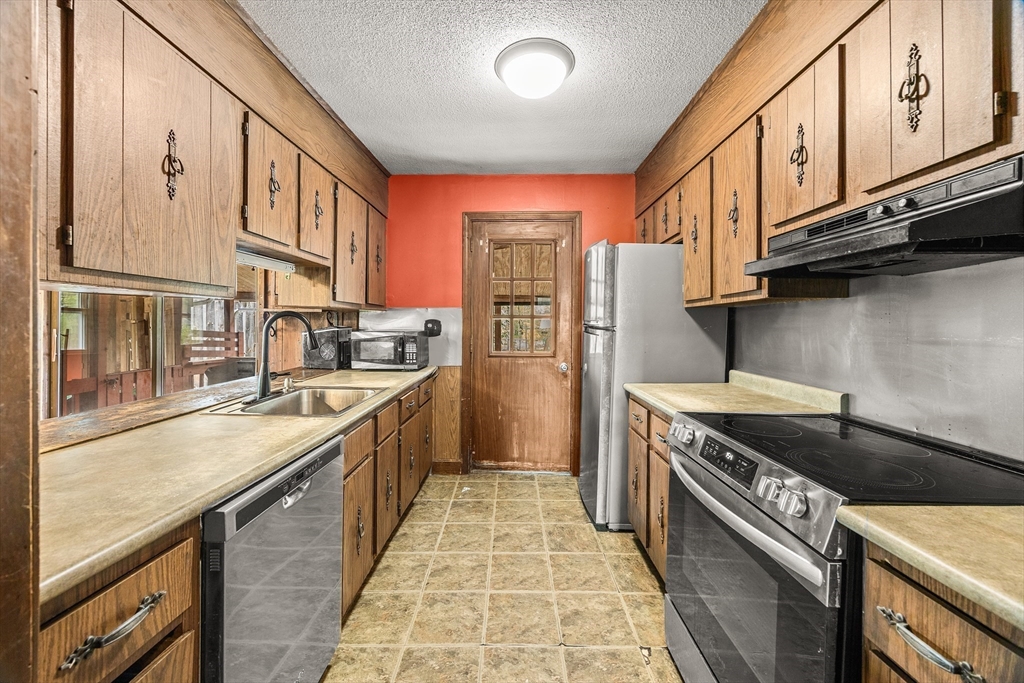 1080 Locust Street Raynham, MA 02767 - Photo 12 of 34