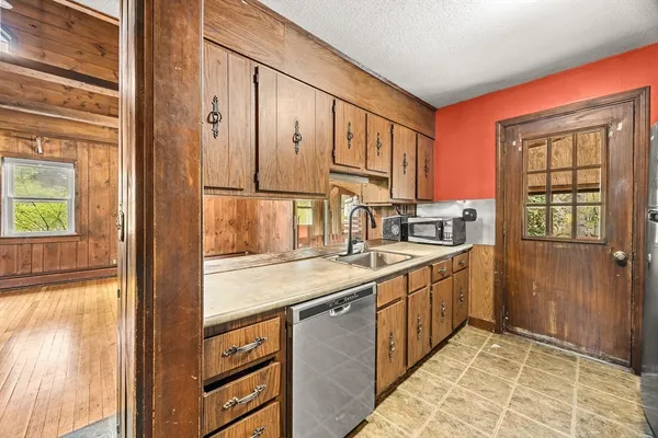 $1,100,000 | 1080 Locust Street, Raynham, MA 02767