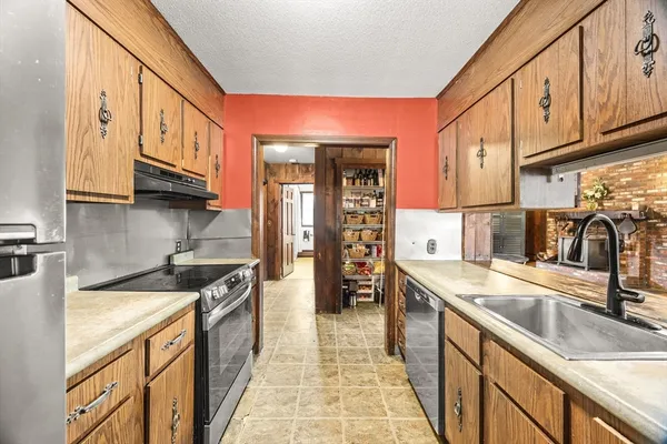 $1,100,000 | 1080 Locust Street, Raynham, MA 02767