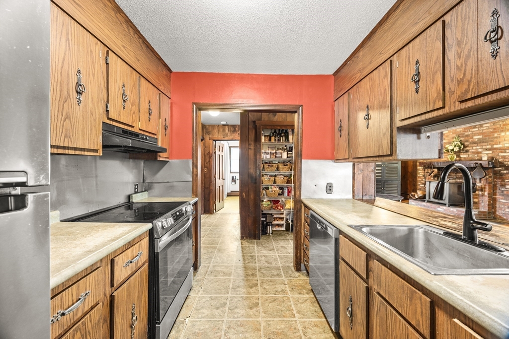 1080 Locust Street Raynham, MA 02767 - Photo 14 of 34