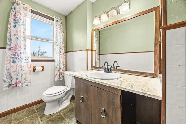 $1,100,000 | 1080 Locust Street, Raynham, MA 02767