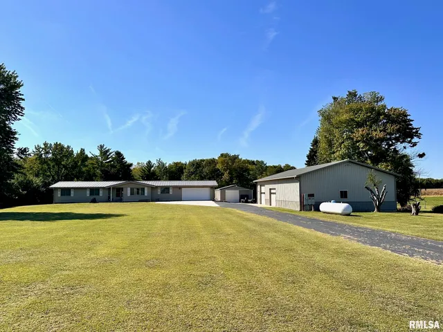 $525,000 | 1889 St Pauls Church Road, Chapin, IL 62628