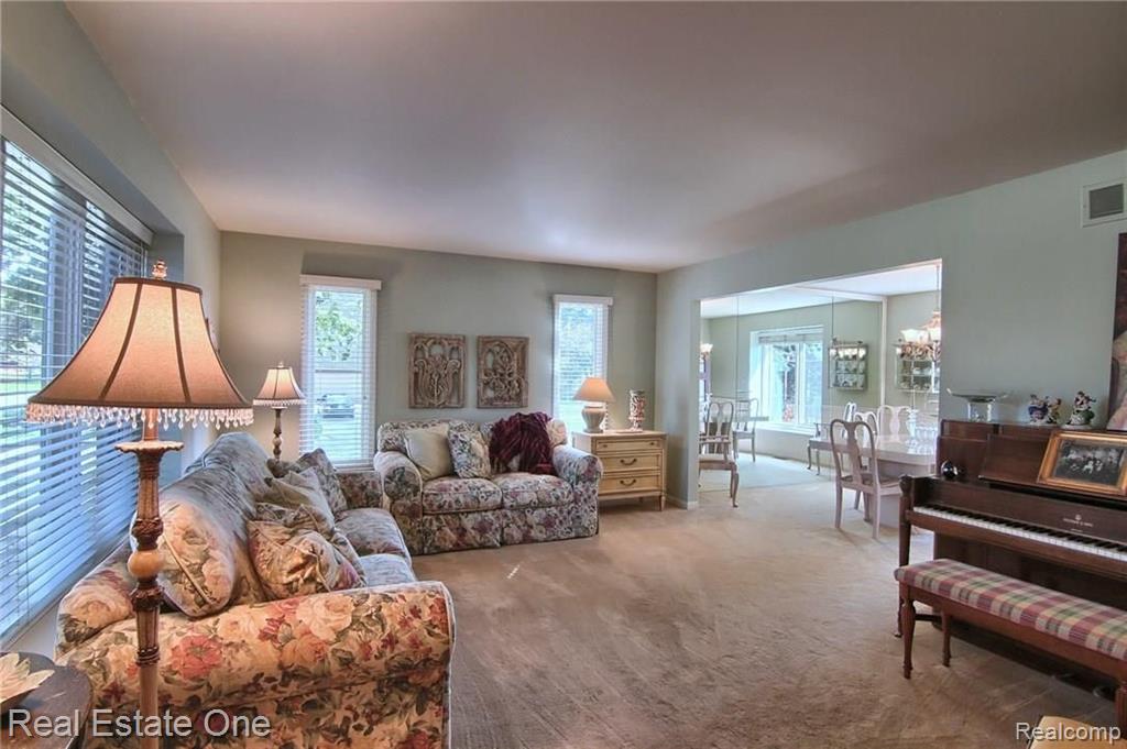 31135 Country Ridge Circle Farmington Hills, MI 48331 - Photo 6 of 37