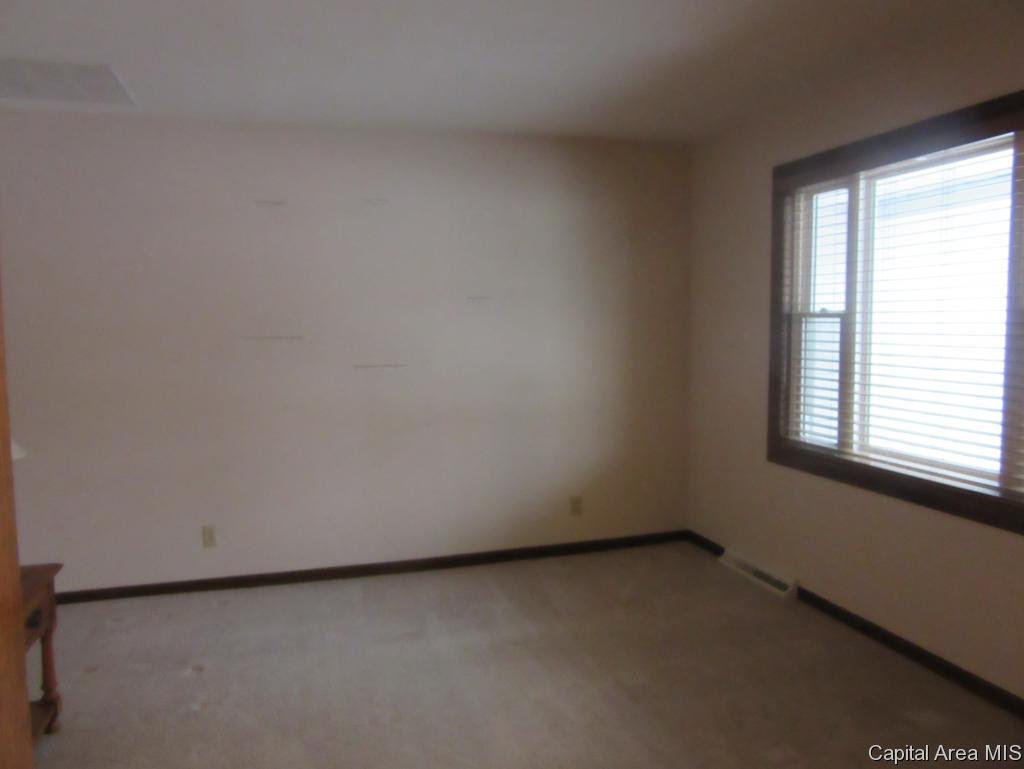 7212 Ramblewood Drive Rochester, IL 62563 - Photo 3 of 16 Gallery Image 3