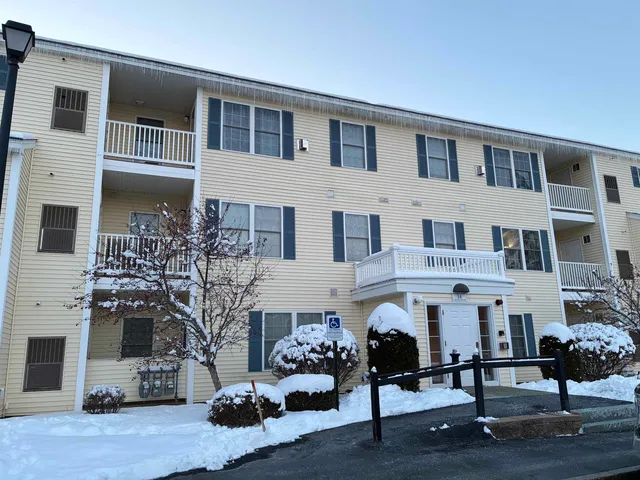 $335,000 | 14 Crestview Circle, Unit 160, Londonderry, NH 03053