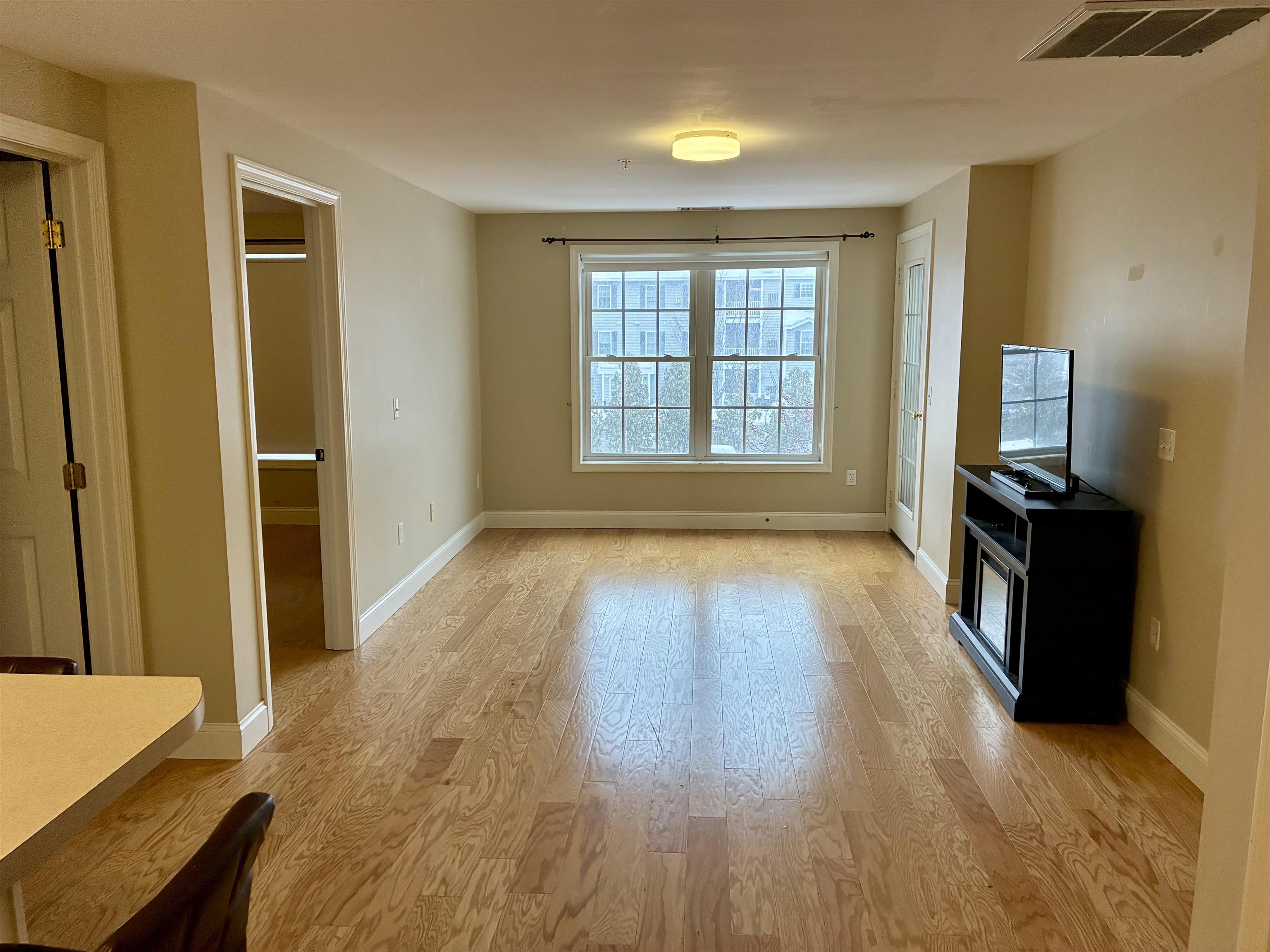 14 Crestview Circle, Unit 160 Londonderry, NH 03053 - Photo 4 of 11