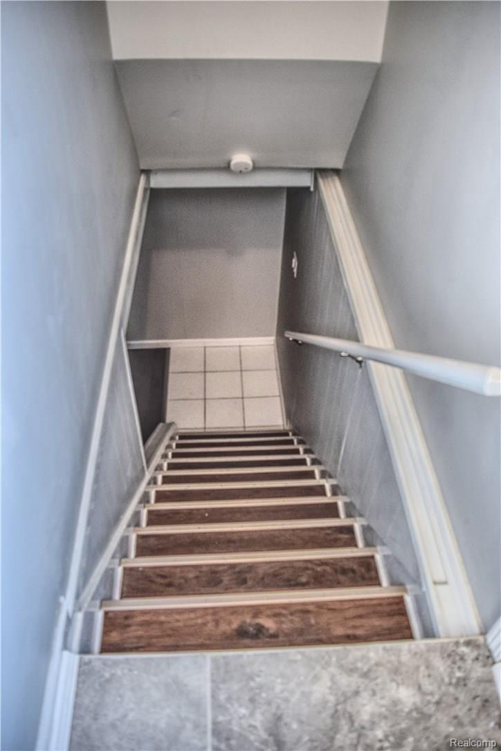 18115 15 Mile Road Clinton Township, MI 48035 - Photo 14 of 21 Stairs.jpg