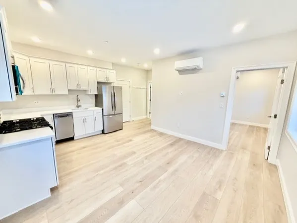 $2,400 | 220 Winthrop Street, Unit 302, Winthrop, MA 02152
