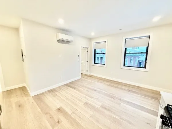 $2,400 | 220 Winthrop Street, Unit 302, Winthrop, MA 02152