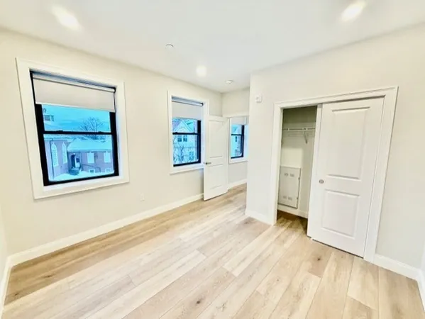 $2,400 | 220 Winthrop Street, Unit 302, Winthrop, MA 02152