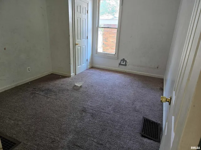 $50,000 | 702 West Walnut Street, Carbondale, IL 62901