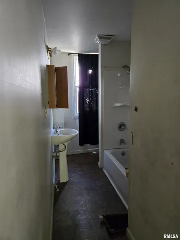 $50,000 | 702 West Walnut Street, Carbondale, IL 62901