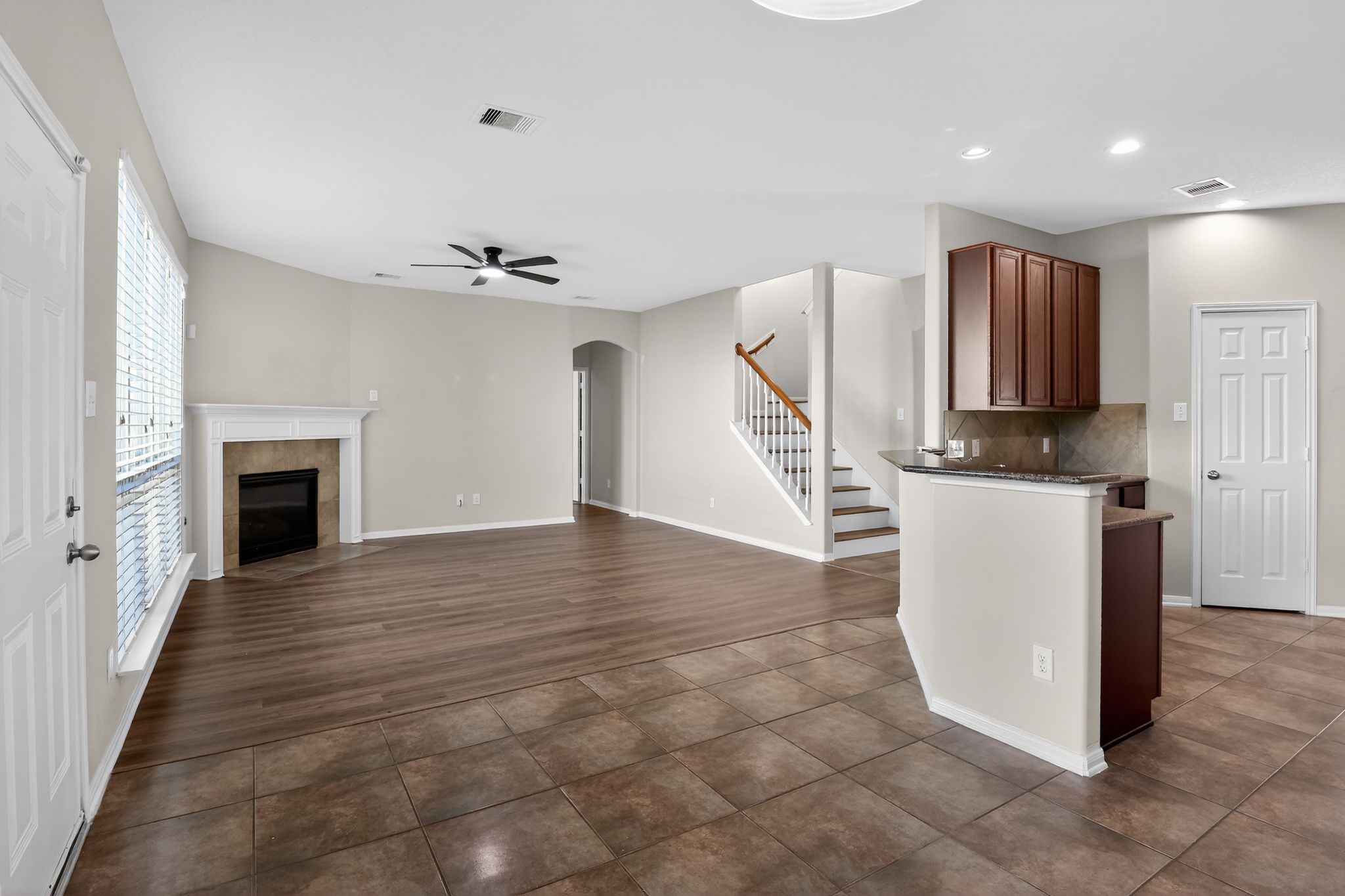 4938 Yearling Ridge Court Katy, TX 77449 - Photo 6 of 29 a view of kitchen with sink microwave and refrigerator