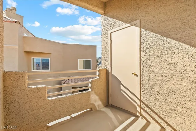 $195,000 | 2191 Bay Club Drive, Unit 204, Laughlin, NV 89029