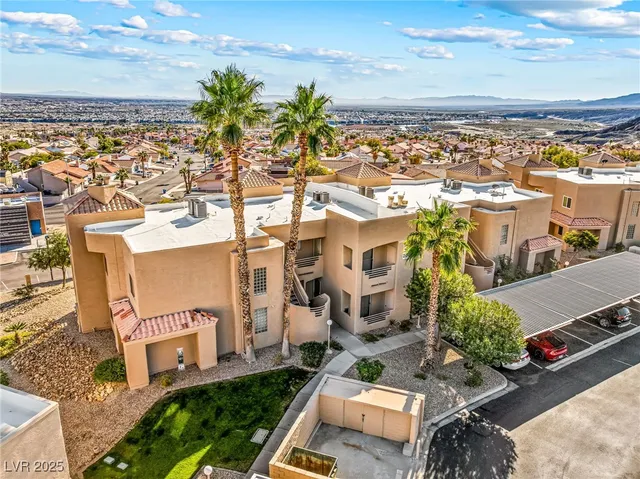 $195,000 | 2191 Bay Club Drive, Unit 204, Laughlin, NV 89029