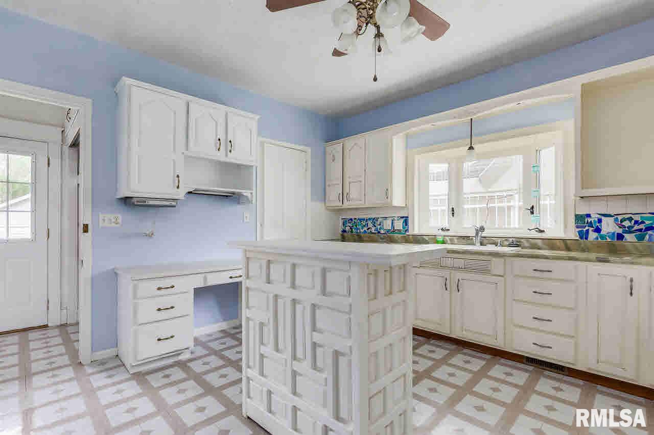 709 3rd Street Moline, IL 61265 - Photo 2 of 23 Gallery Image 2