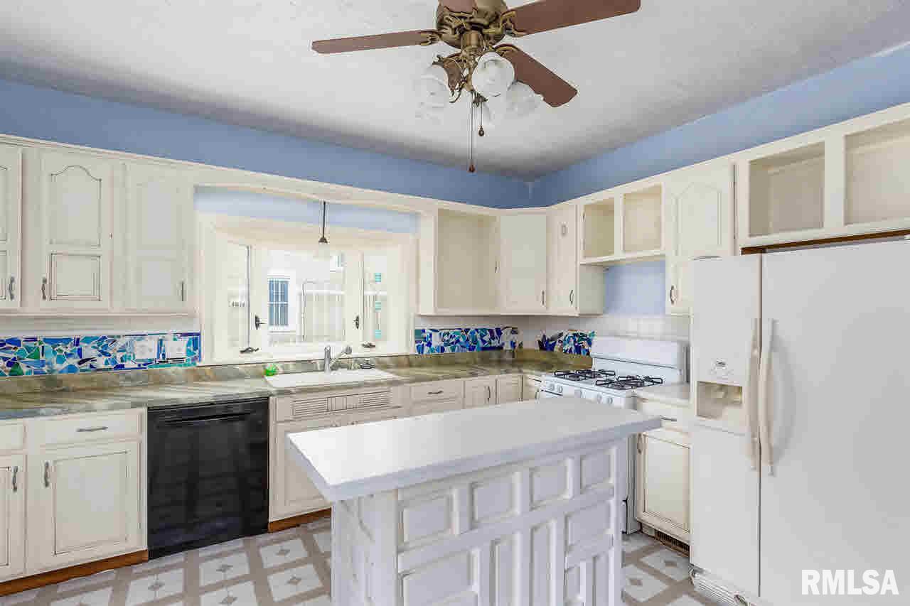 709 3rd Street Moline, IL 61265 - Photo 3 of 23 Gallery Image 3
