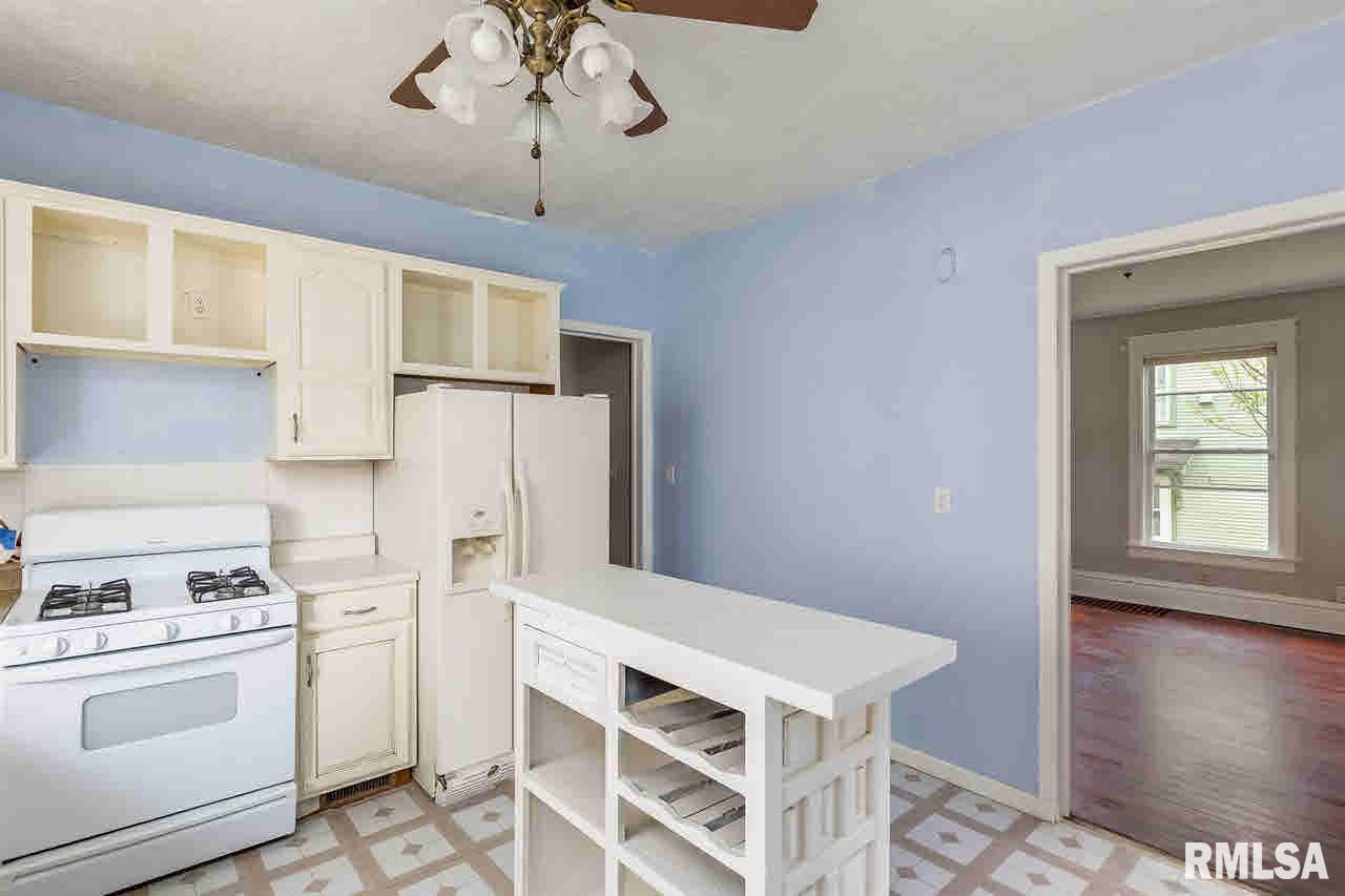 709 3rd Street Moline, IL 61265 - Photo 4 of 23 Gallery Image 4