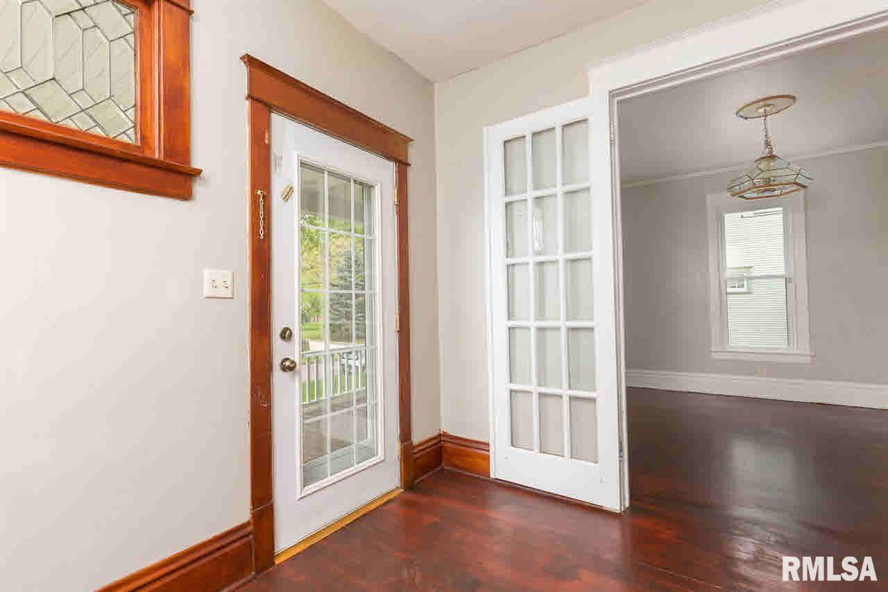 709 3rd Street Moline, IL 61265 - Photo 9 of 23 Gallery Image 9