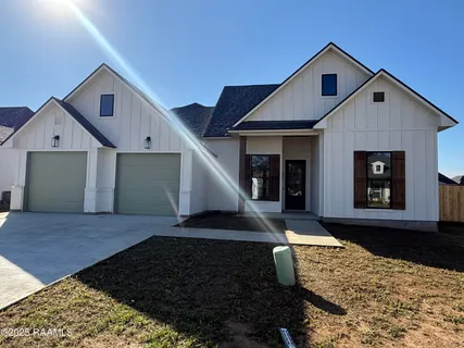 $423,900 | 102 Lakes Edge Drive, Broussard, LA 70518