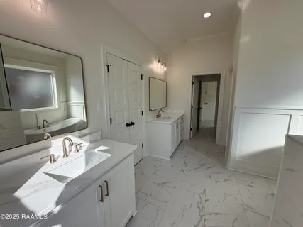 $423,900 | 102 Lakes Edge Drive, Broussard, LA 70518