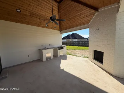 $423,900 | 102 Lakes Edge Drive, Broussard, LA 70518