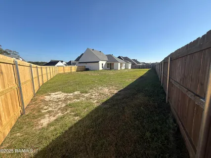 $423,900 | 102 Lakes Edge Drive, Broussard, LA 70518